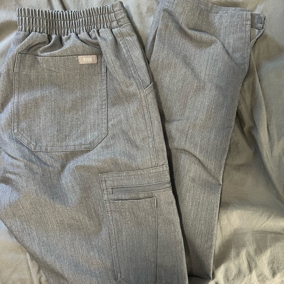 Figs Graphite Scrub Set - Picture 8 of 9